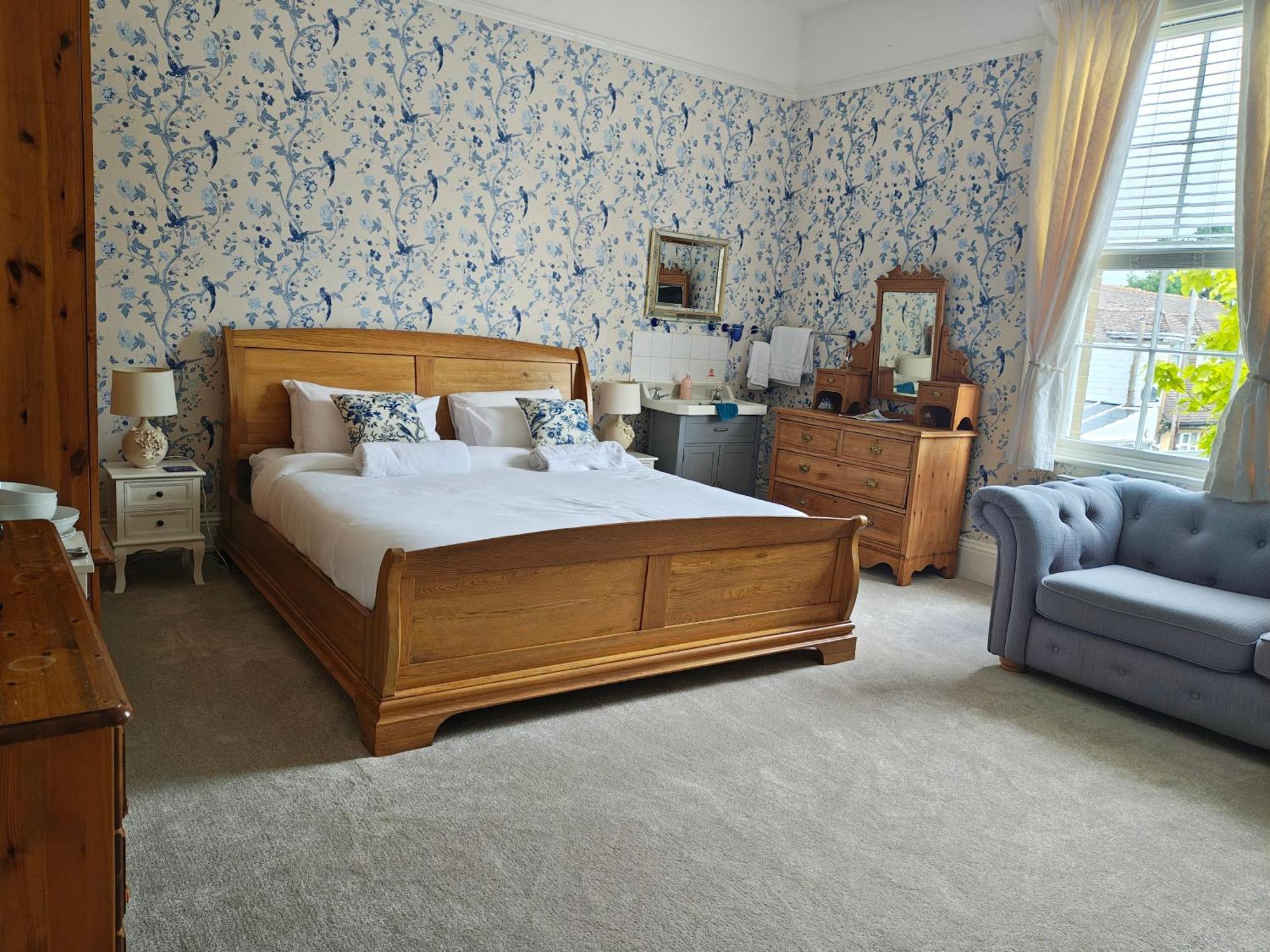Langley House Bed & Breakfast *